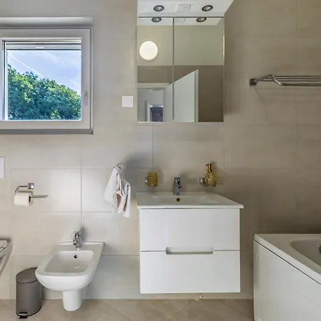 Lotus Βίλα Πούλα