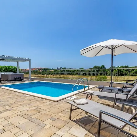 ヴィラ Lotus プーラ