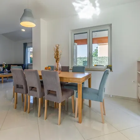 ヴィラ Lotus プーラ