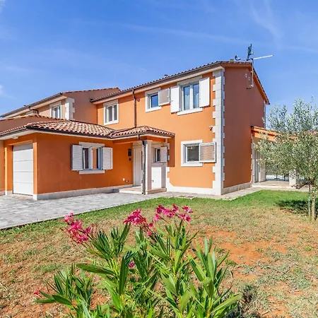 Villa Lotus *