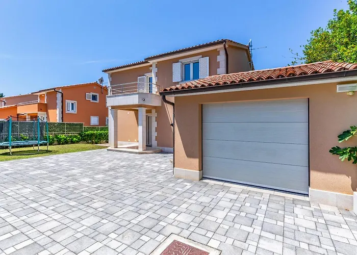 Lotus Вилла Пула