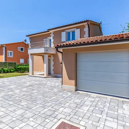 Lotus Вілла Пула