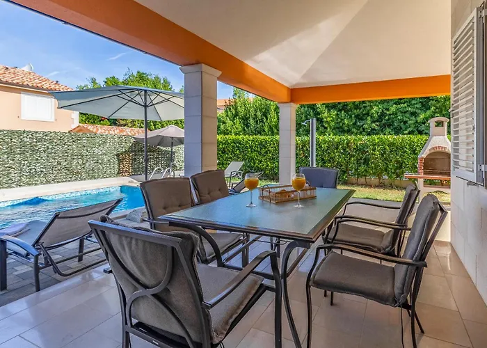 Lotus Вілла Пула