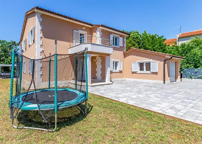 Lotus Вілла Пула